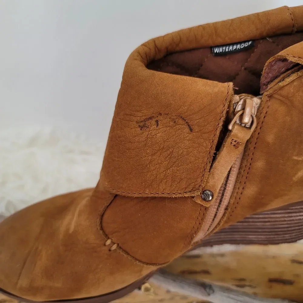 The northface Bridgeton wedge booties size 9 (K)